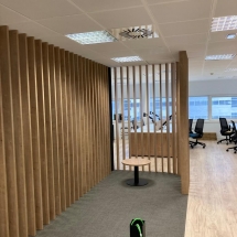 División en madera para oficina y comedor