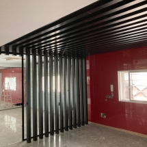 Oficina división en negro