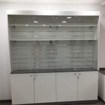 VITRINA CON CAJONERA